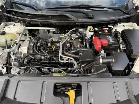 Used 2021 Nissan Rogue SV image 32