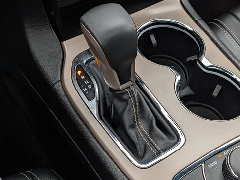 Used 2016 Jeep Grand Cherokee Limited w/ Trailer Tow Group IV image 24