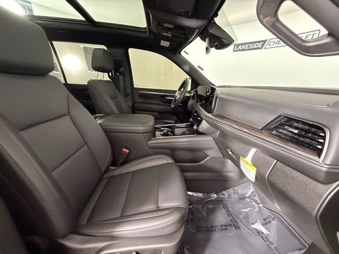 Used 2025 Chevrolet Tahoe Z71 w/ Comfort Package image 19