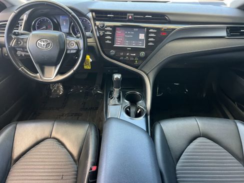 Used 2020 Toyota Camry SE w/ Carpet Mat Package FWD image 4