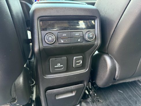 Used 2019 GMC Acadia Denali w/ Technology Package FWD image 16