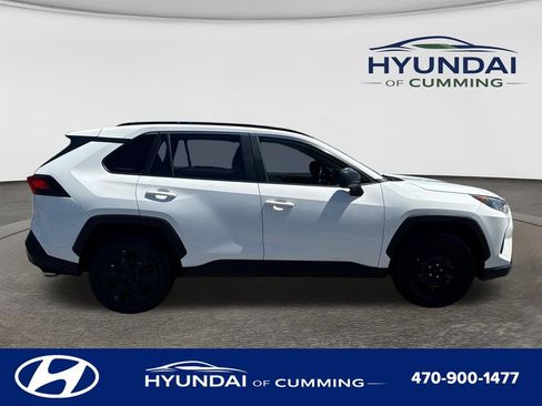 Used 2019 Toyota RAV4 LE FWD image 7