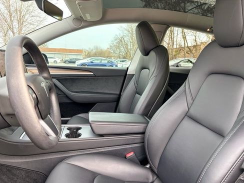 Used 2023 Tesla Model Y Performance image 17