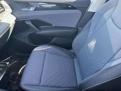 New 2026 Volkswagen Tiguan SE image 12