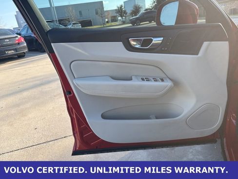 Certified 2023 Volvo XC60 B5 Ultimate w/ Climate Package image 19