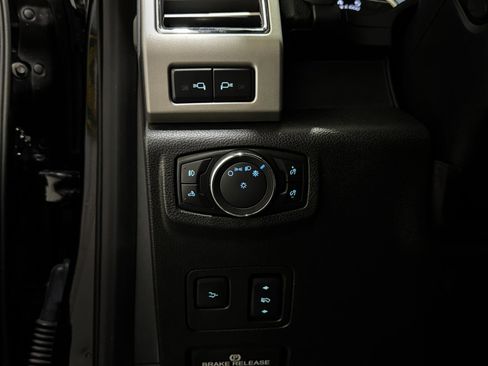 Used 2017 Ford F250 Lariat w/ Lariat Ultimate Package AWD/4WD image 7