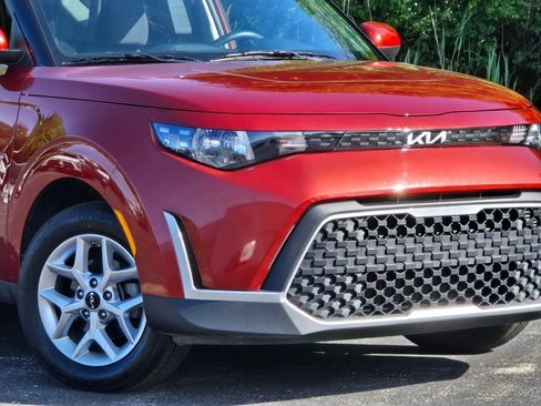 Used 2025 Kia Soul LX w/ LX Technology Package FWD image 3