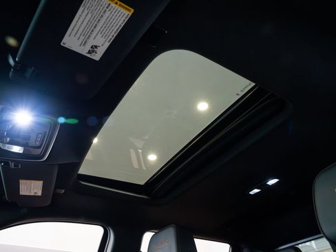Used 2023 Chevrolet Silverado 1500 High Country w/ High Country Premium Package AWD/4WD image 16