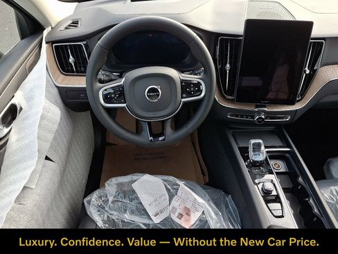 Certified 2026 Volvo XC60 B5 Ultra w/ Protection Package Premier AWD/4WD image 8
