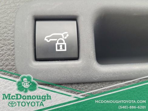 Certified 2025 Toyota Sienna Platinum image 13