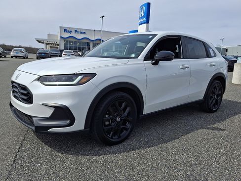 Certified 2023 Honda HR-V Sport image 3