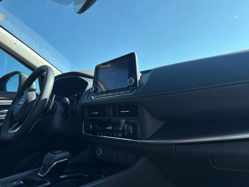 Certified 2023 Nissan Rogue SV FWD image 25