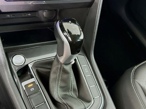 Used 2024 Volkswagen Tiguan SE image 23