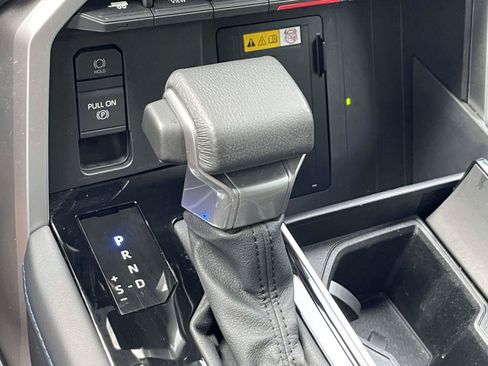 Used 2024 Toyota Sequoia Platinum AWD/4WD image 31