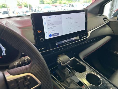 Used 2025 Toyota Sienna XSE FWD image 24