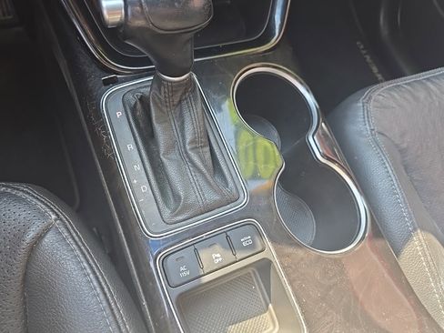 Used 2014 Kia Sorento SX w/ 3rd Row Package image 10