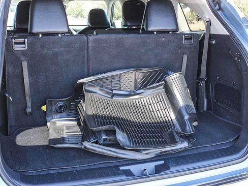 Used 2022 Toyota Highlander XLE FWD image 26