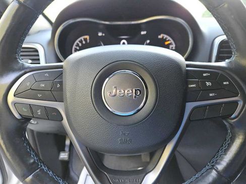 Used 2020 Jeep Grand Cherokee Laredo image 16