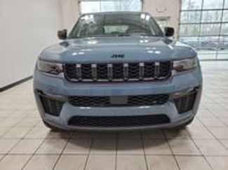 New 2026 Jeep Grand Cherokee Limited w/ Limited Altitude Package AWD/4WD video 3