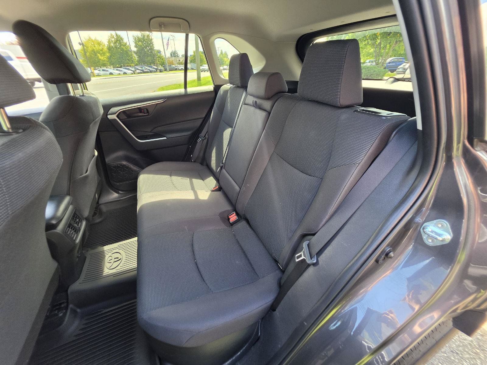 Used 2024 Toyota RAV4 LE AWD/4WD image 15