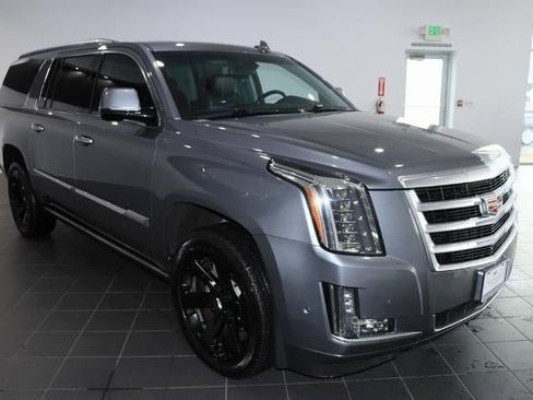 Used 2019 Cadillac Escalade ESV Premium Luxury image 7