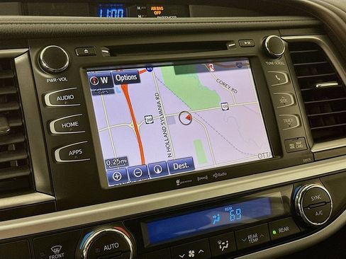Used 2018 Toyota Highlander XLE AWD/4WD image 18