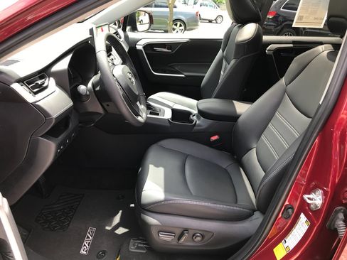 Certified 2023 Toyota RAV4 XLE Premium AWD/4WD image 23