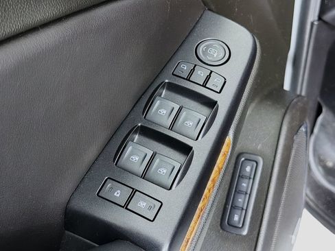 Used 2019 Chevrolet Suburban Premier w/ Premier Plus Edition AWD/4WD image 23