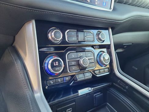 Used 2023 GMC Yukon Denali AWD/4WD image 31
