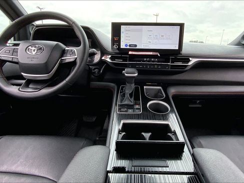 Used 2025 Toyota Sienna XSE w/ XSE Plus Package FWD image 15
