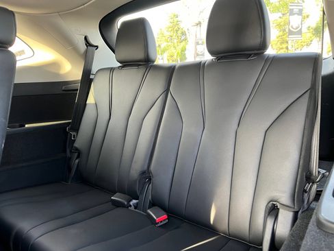 Used 2025 Acura MDX SH-AWD image 16