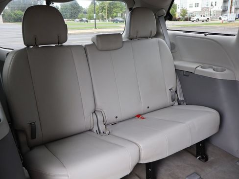 Used 2013 Toyota Sienna Limited w/ Premium Pkg AWD/4WD image 22