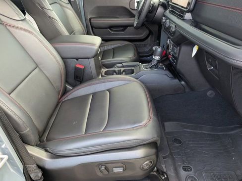 Used 2025 Jeep Gladiator Rubicon w/ Convenience Group AWD/4WD image 27