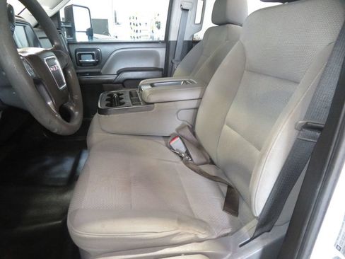 Used 2017 GMC Sierra 3500 2WD Crew Cab w/ Sierra Convenience Package image 21