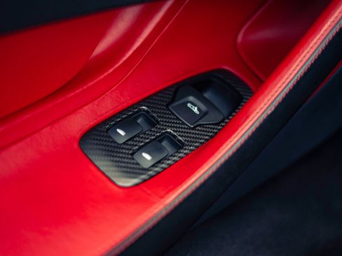 Used 2019 McLaren 570S Spider RWD image 22
