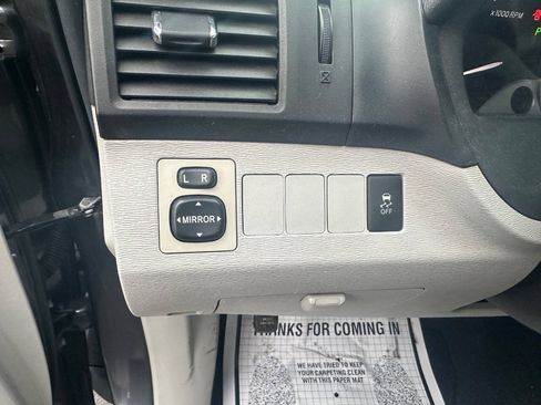 Used 2010 Toyota Venza FWD image 14