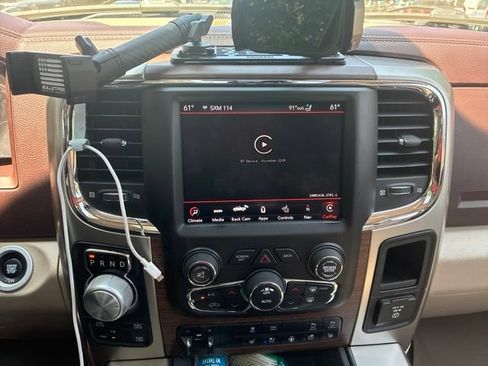 Used 2018 RAM 1500 Laramie w/ Convenience Group AWD/4WD image 8