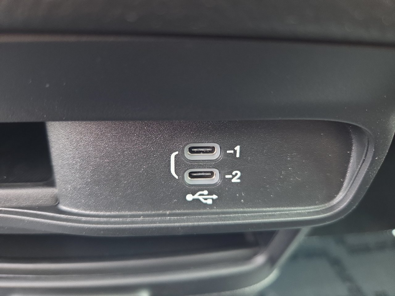 New 2027 Chrysler Pacifica Select w/ Family Tech Group AWD/4WD image 28