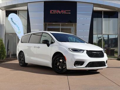 Used 2024 Chrysler Pacifica Limited