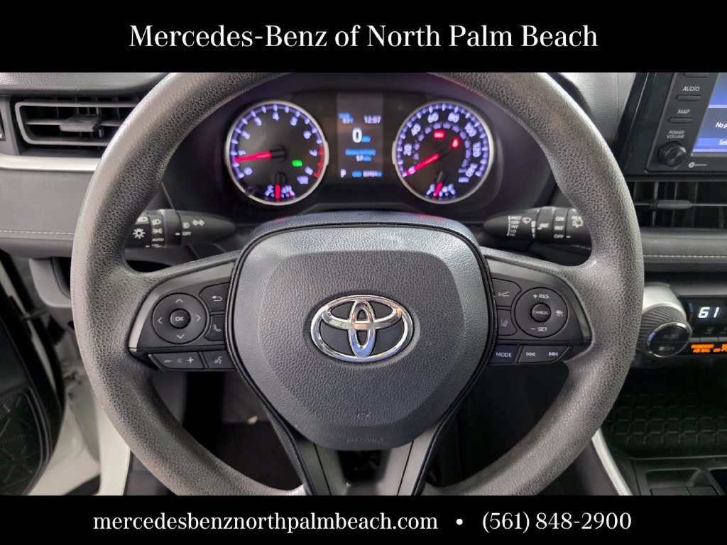 Used 2021 Toyota RAV4 XLE w/ Convenience Package FWD image 17