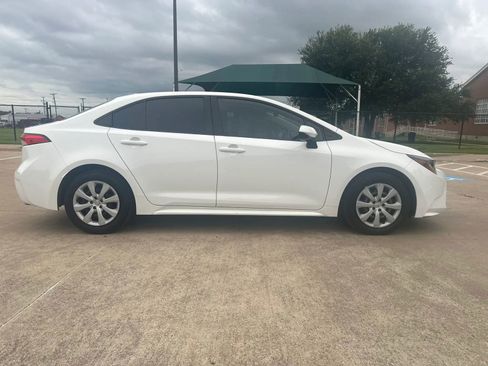 Used 2020 Toyota Corolla LE FWD image 4