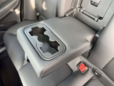 Certified 2025 Volvo XC60 B5 Plus image 10