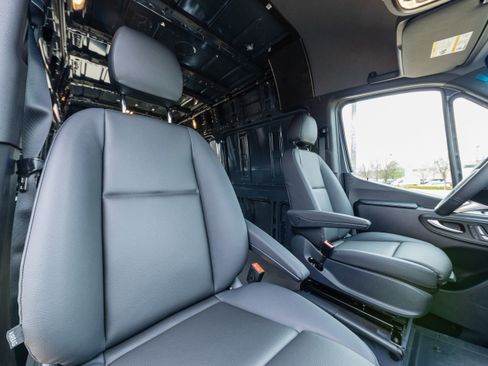 New 2026 Mercedes-Benz Sprinter 2500 image 34