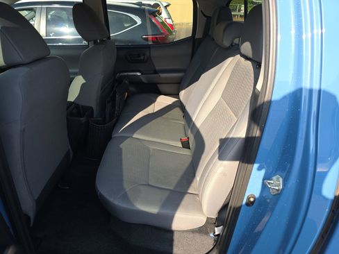 Used 2019 Toyota Tacoma SR5 AWD/4WD image 6
