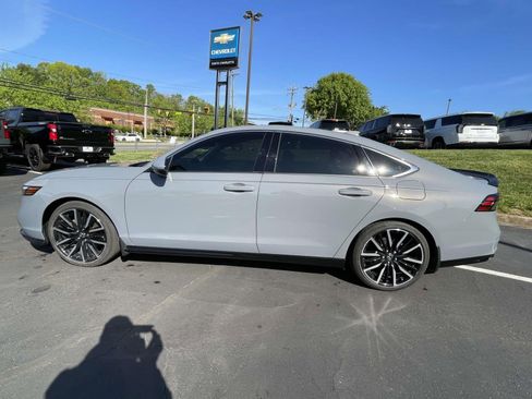 Used 2023 Honda Accord Touring image 8