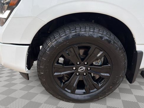 Used 2024 Nissan Titan SV image 21