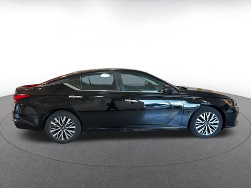 Used 2025 Nissan Altima 2.5 SV image 16