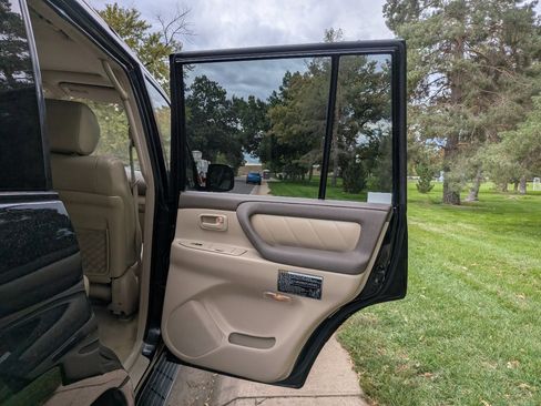 Used 2005 Toyota Land Cruiser image 20