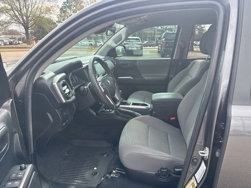 Used 2022 Toyota Tacoma SR5 w/ SR5 Appearance Package (SM) image 18