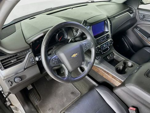 Used 2018 Chevrolet Suburban LT RWD image 2